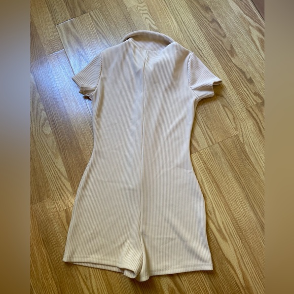 EDIKTED x UO cream beige romper/ onsie Small, XS - Picture 8 of 14